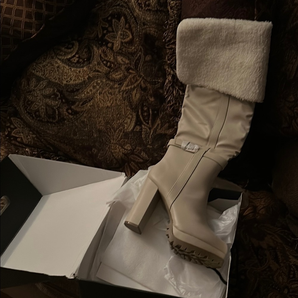 Chic Cream Knee-High Boots with Plush Cuff